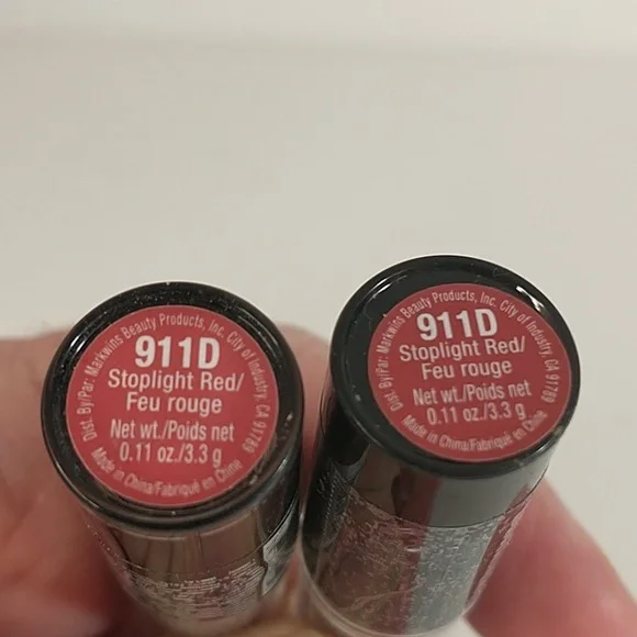 Wet n Wild Lip Stick 911 D Stoplight Red 2 tubes - Picture 4 of 5